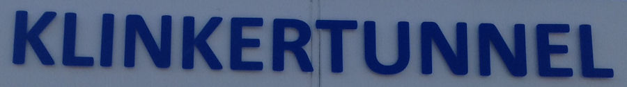 Plaatsen letters op de Klinkertunnel